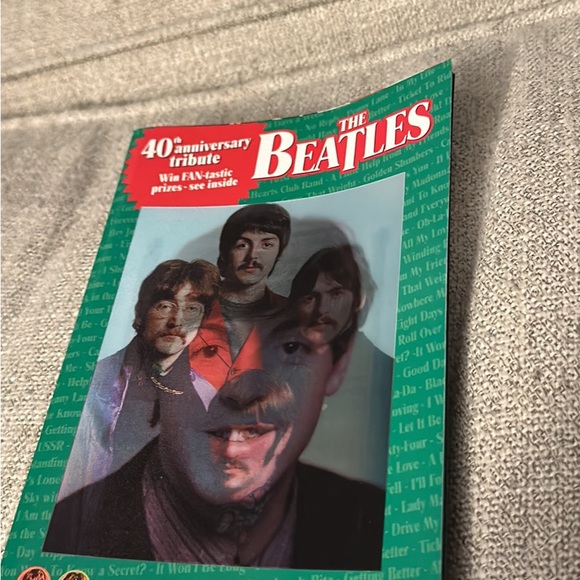 Holographic set of 4 Beatles magazines - Picture 3 of 4